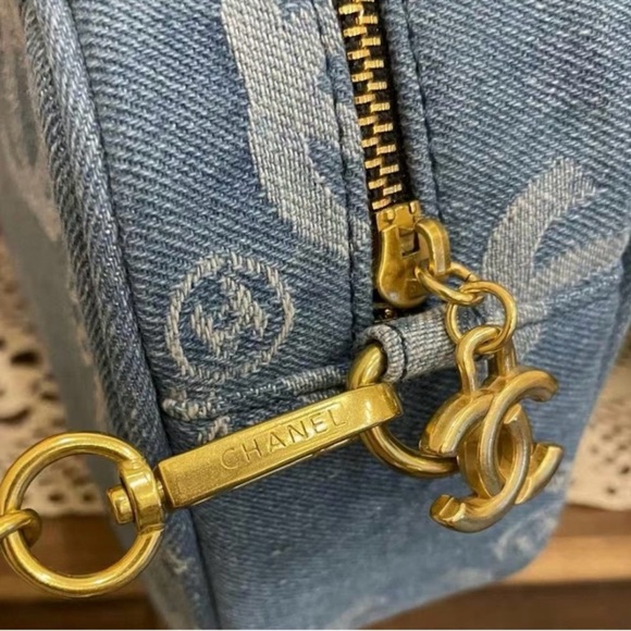 CHANEL GWP Set Denim Crossbody Bag, Dust Bag AND Chanel Card Pack NWT NIP 🔥 - Picture 4 of 15